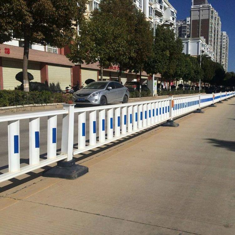 云龙PVC道路护栏